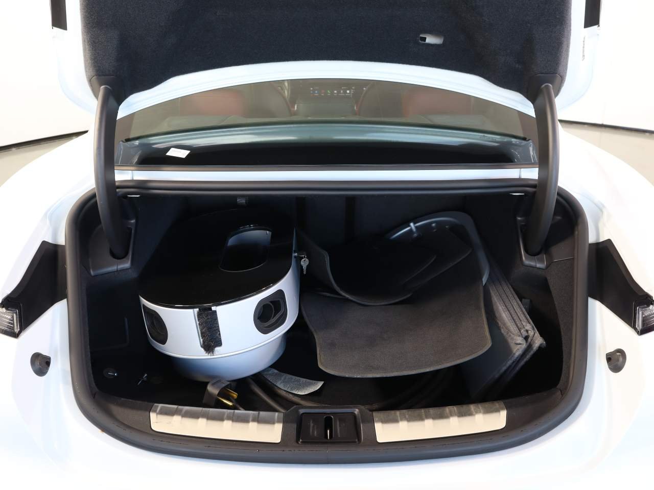 Used 2020 White Porsche Turbo image 23