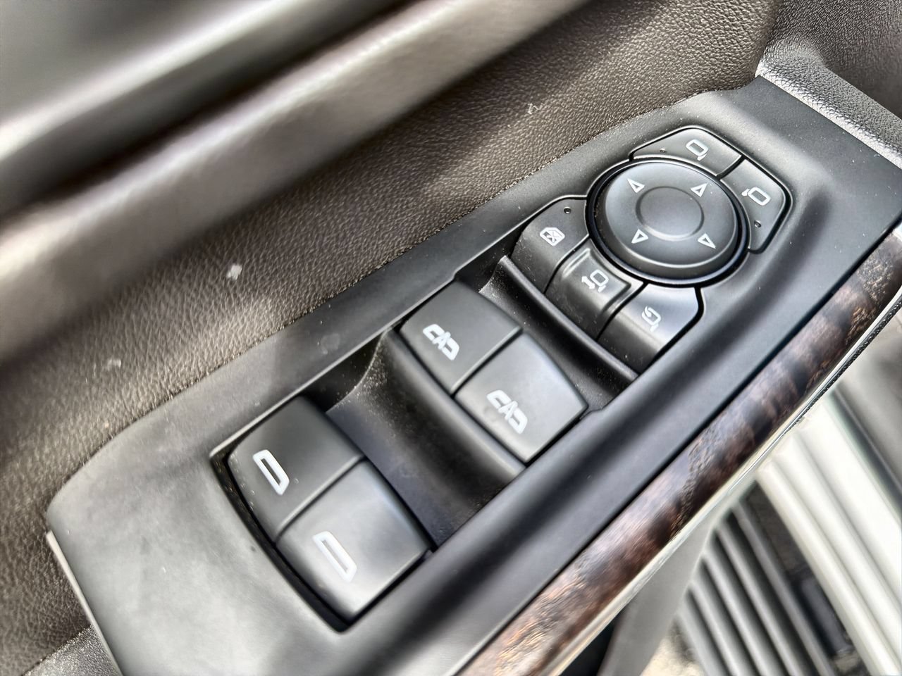 Used 2023 SUMMIT WHITE GMC Denali image 19