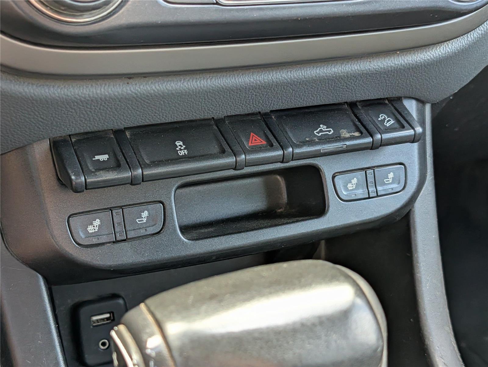 Used 2018 STERLING GRAY METALLIC Chevrolet 4WD Z71 image 21