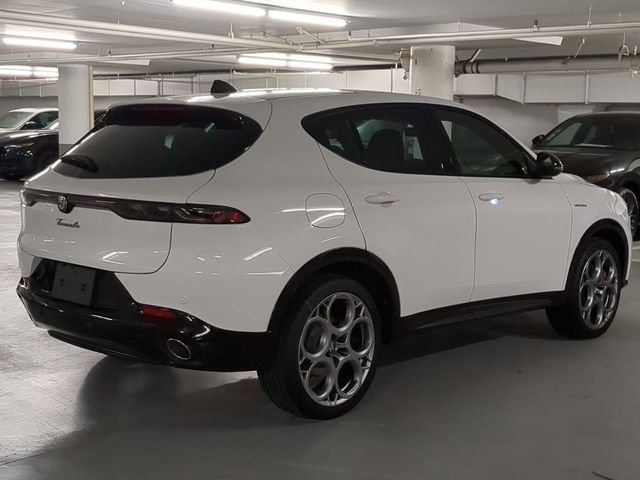 New 2025 Milano White Exterior Paint Alfa Romeo Veloce image 7