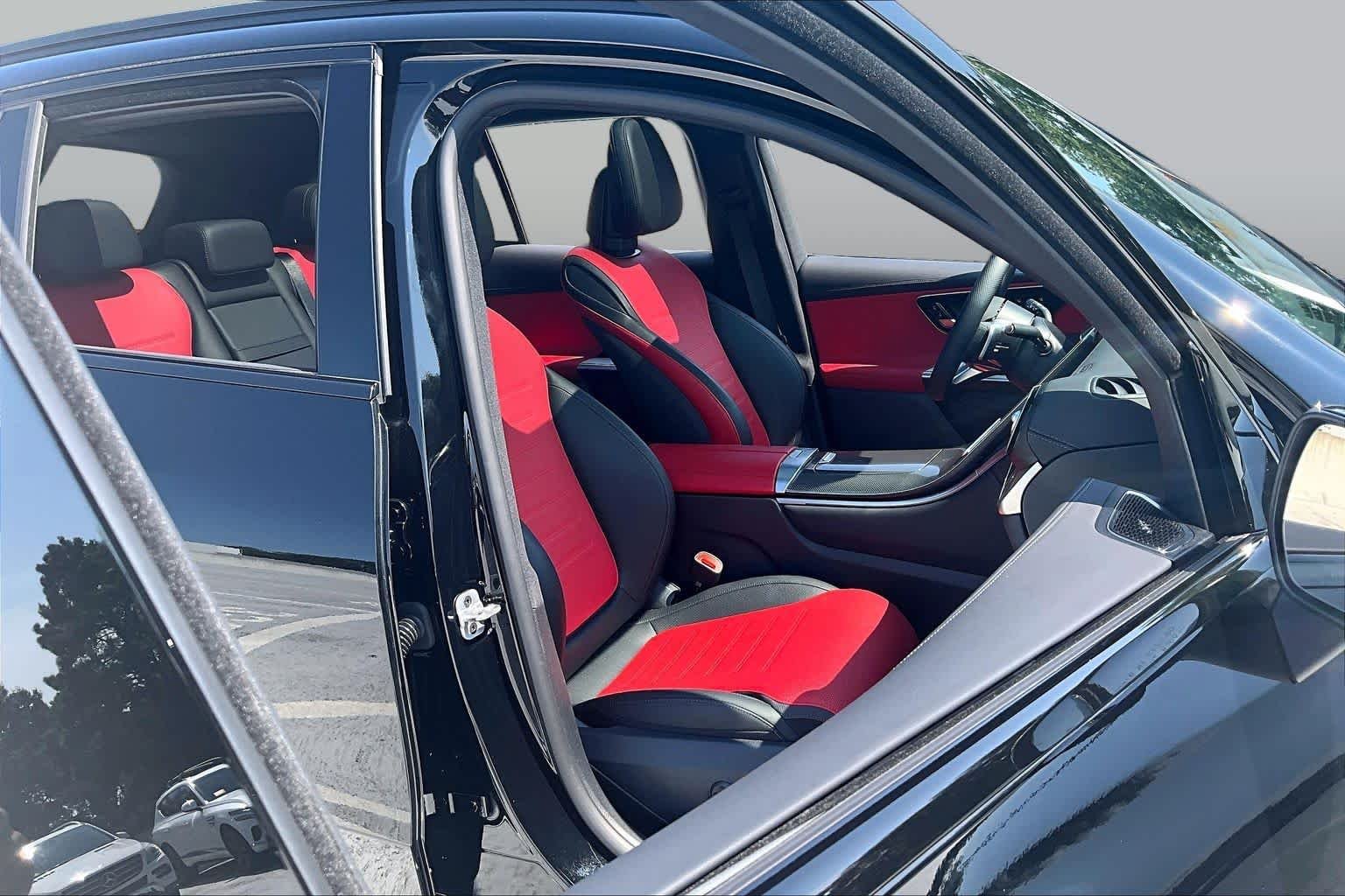 Used 2026 Obsidian Black Metallic Mercedes-Benz GLC 300 image 9
