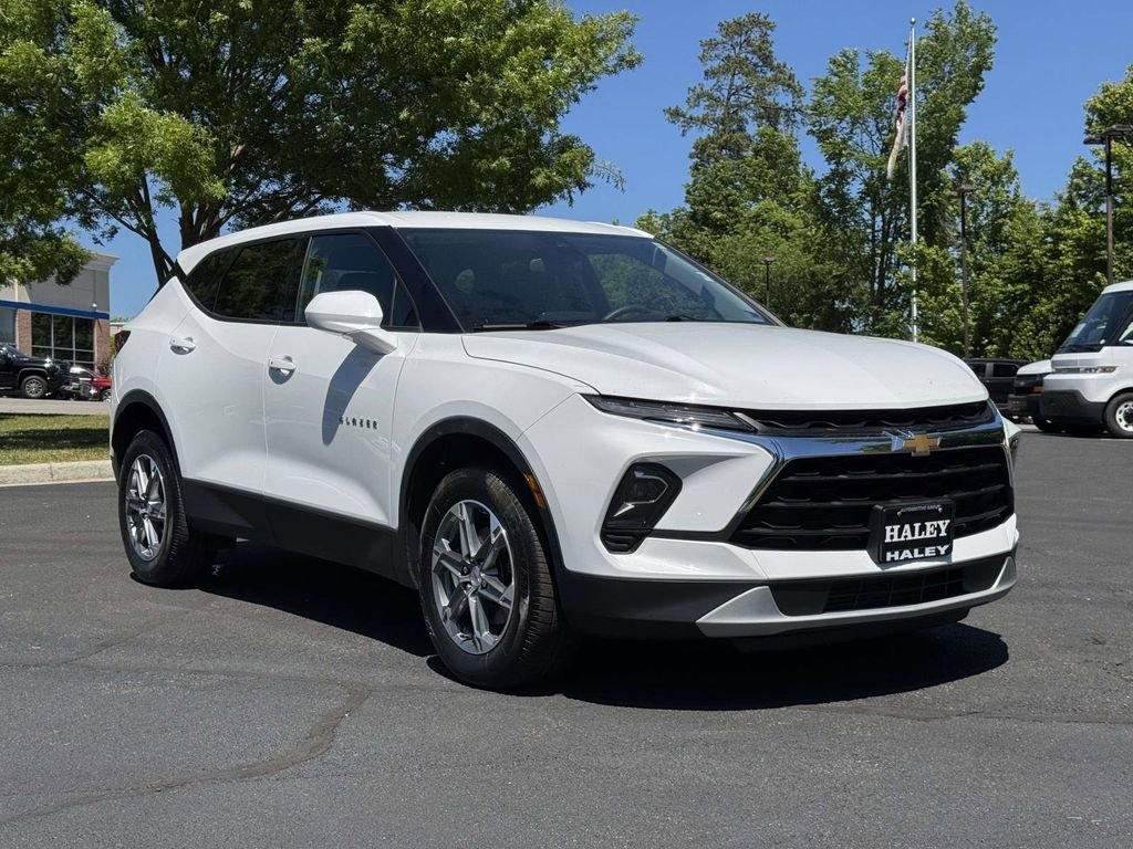 Used 2023 White Chevrolet LT image 2