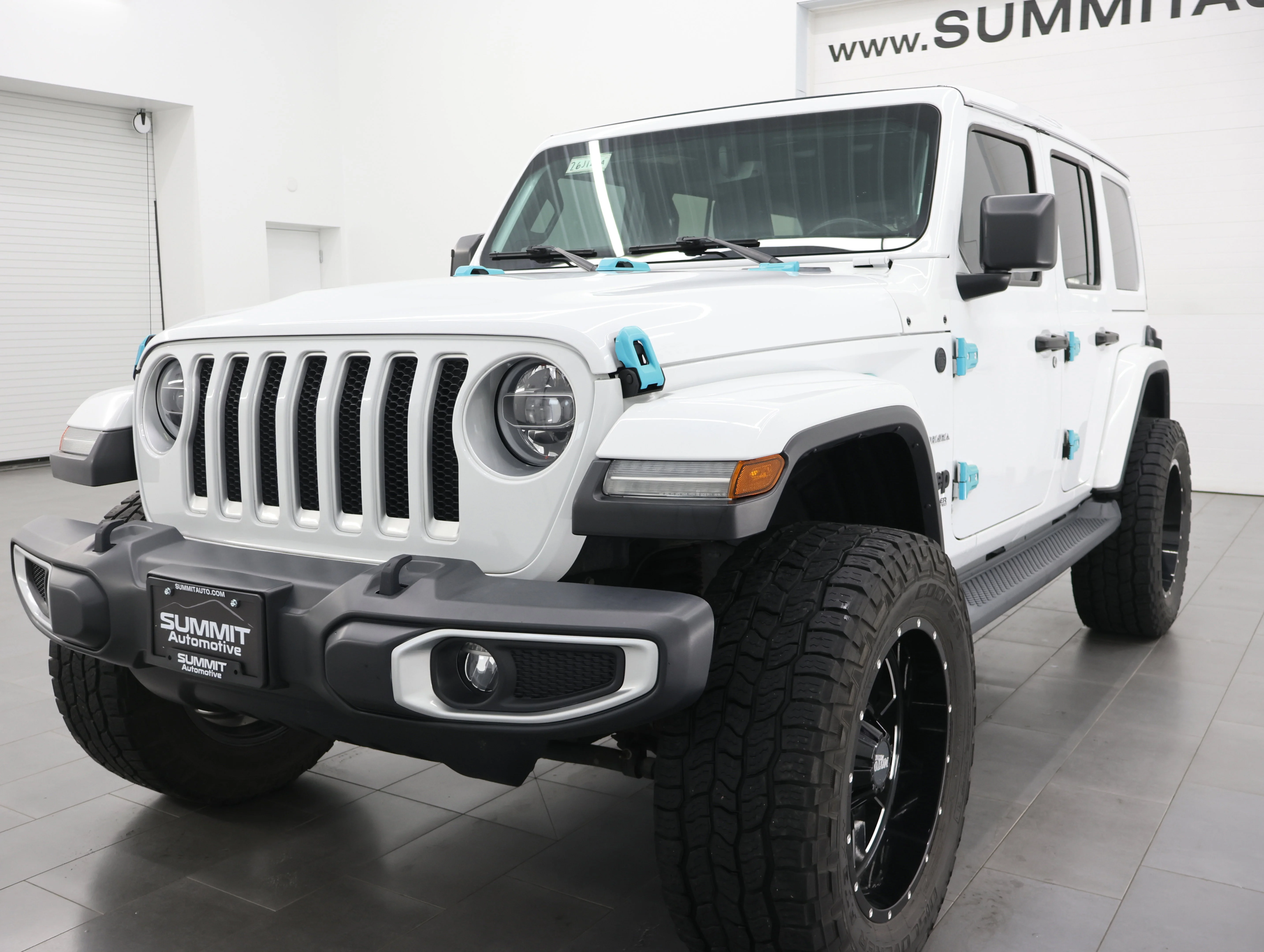 Used 2019 Bright White Clearcoat Jeep Unlimited Sahara image 6