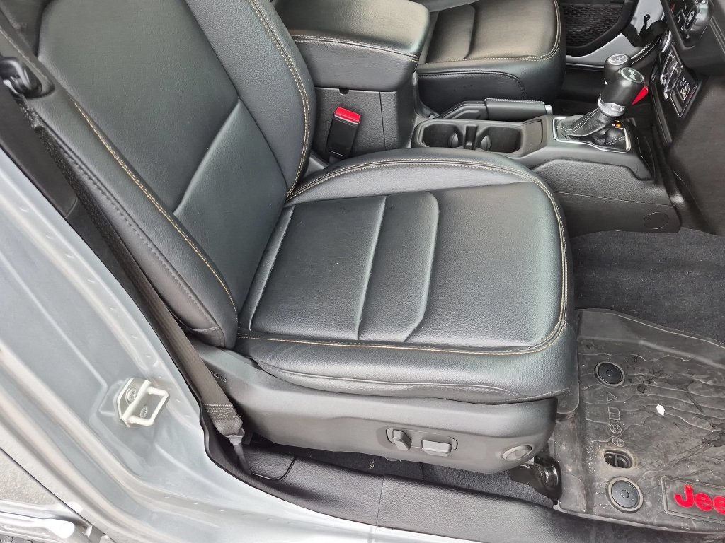 Used 2024 Silver Jeep Sahara 4xe image 20