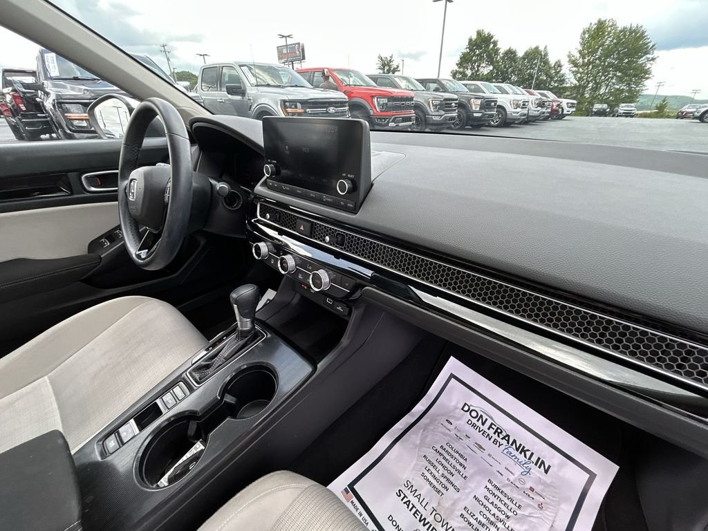 Used 2022 White Honda EX image 11