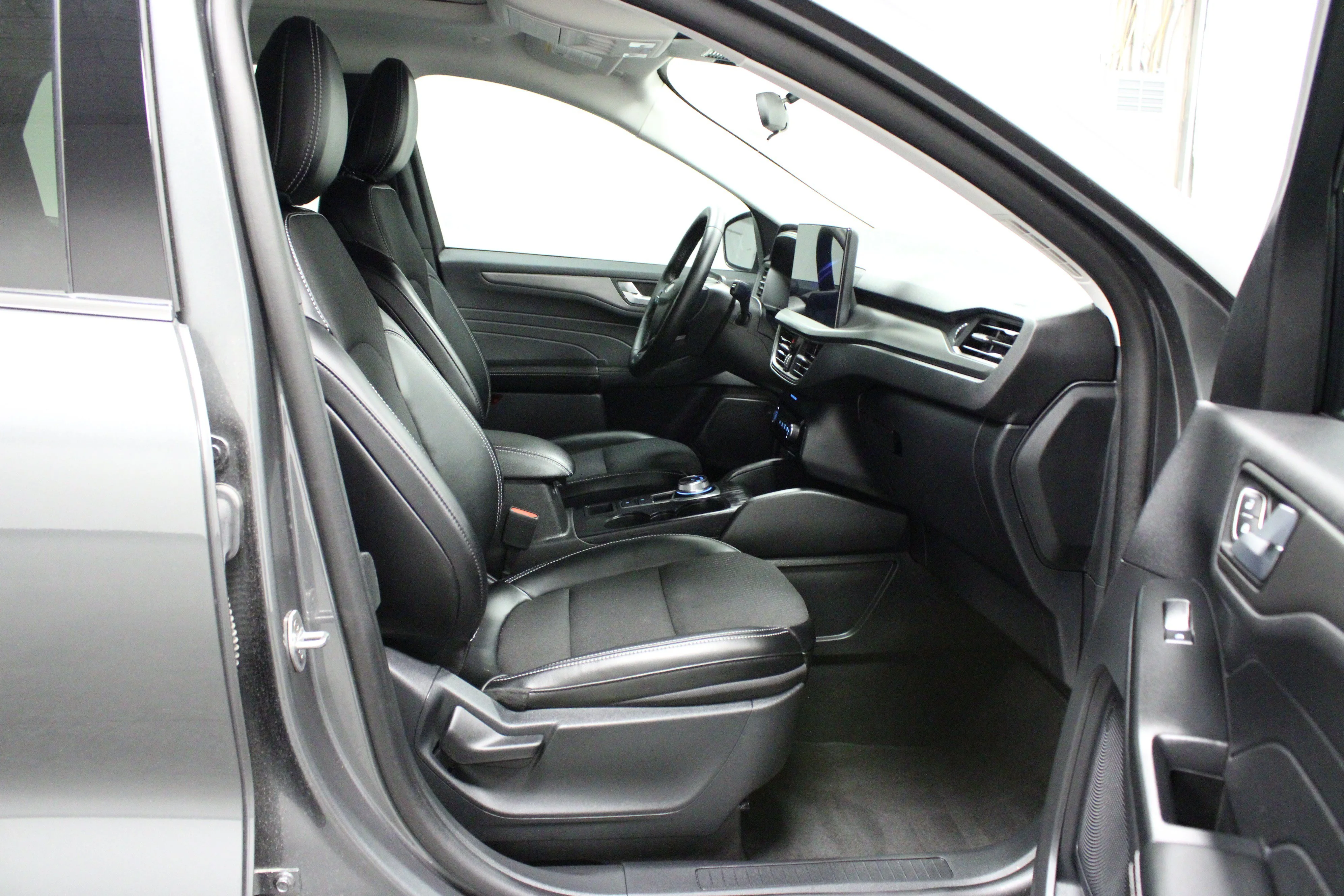 Used 2025 Gray Metallic Ford Base image 16