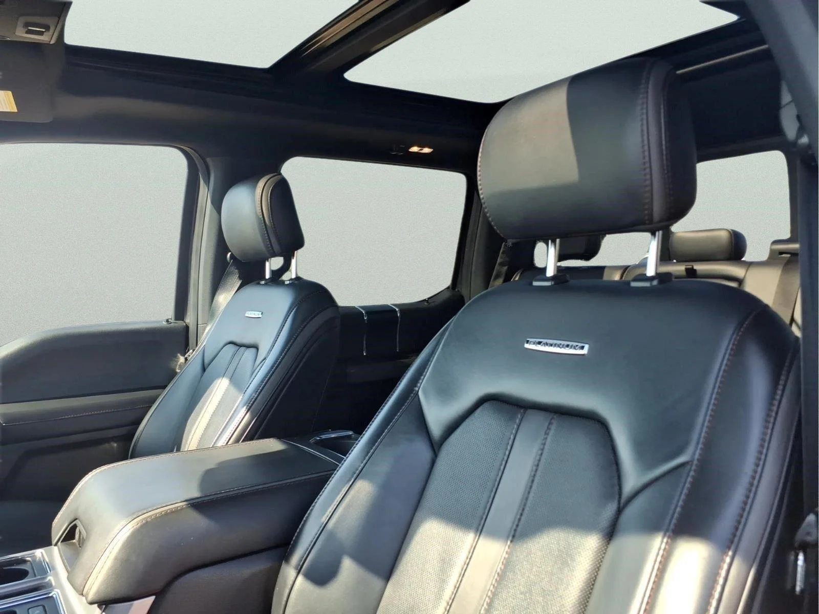 Used 2019 Magnetic Ford Platinum image 18