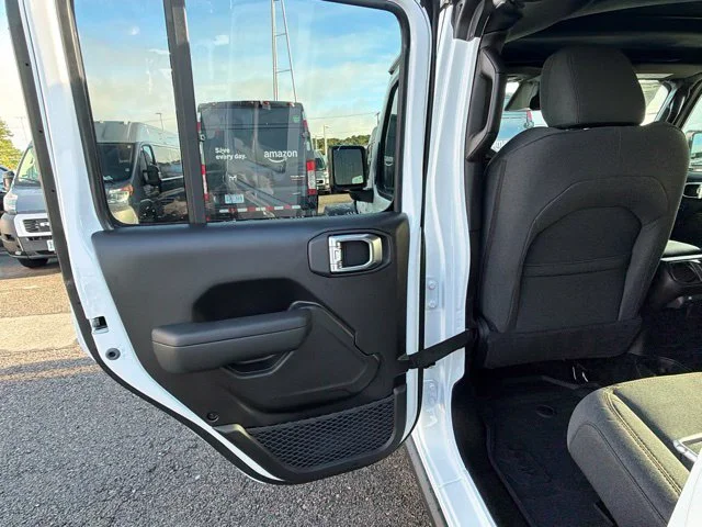 New 2027 White/off-white Jeep Willys image 10