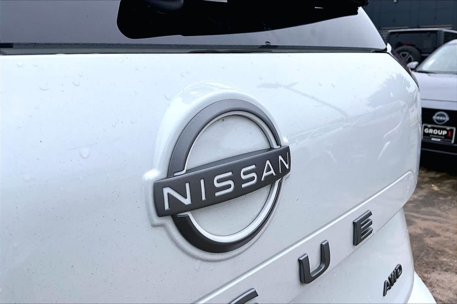 Used 2026 Everest White Pearl Tricoat Nissan SV image 30