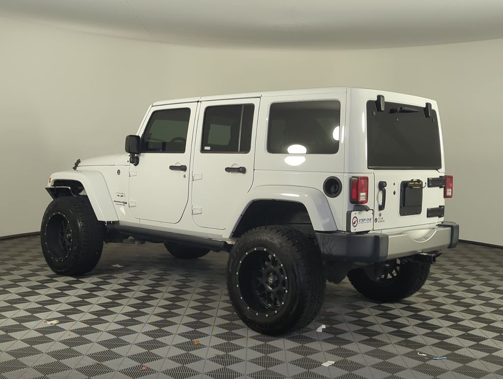Used 2018 White Jeep Unlimited Sahara image 4