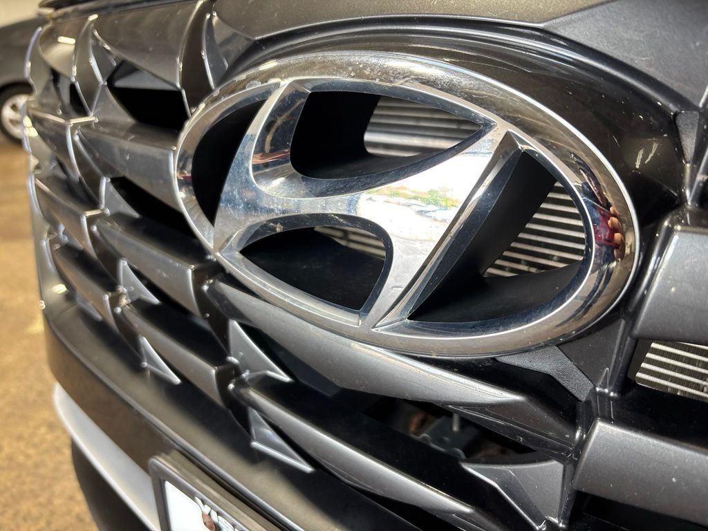 Used 2024 Black Hyundai SE image 9