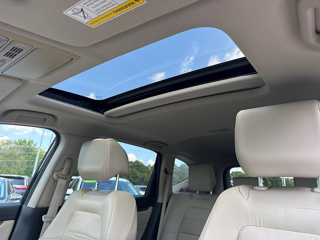 Used 2018 Crystal Black Pearl Honda EX-L image 23