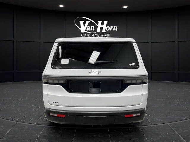 New 2026 Bright White Clear-Coat Exterior Paint Jeep Limited Reserve image 6