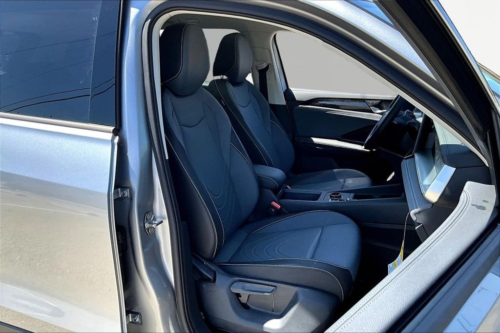 New 2026 Silver Volkswagen 2.0T SE image 31