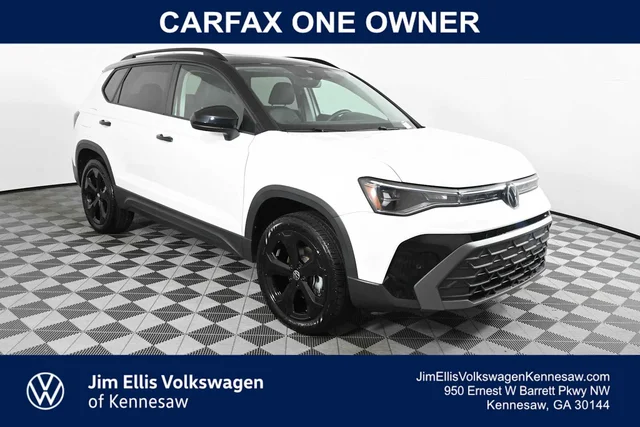 2025 Volkswagen Taos SE Black