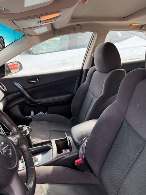 Used 2014 Silver Nissan 3.5 S image 2