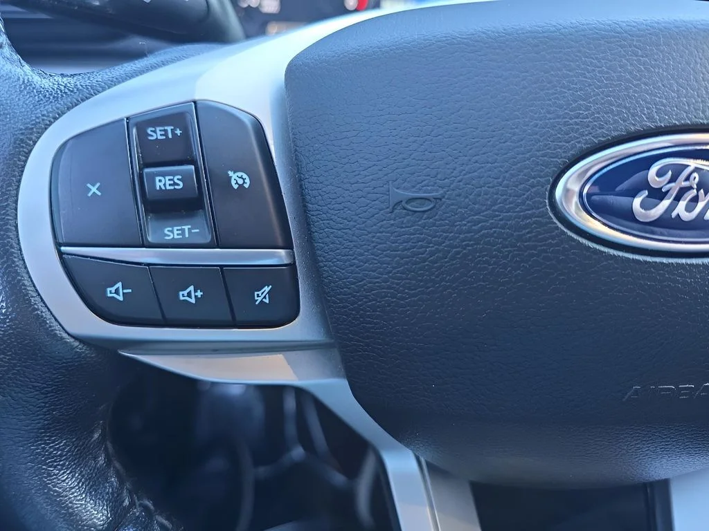 Used 2021 Rapid Red Metallic Tinted Clearcoat Ford XLT image 14