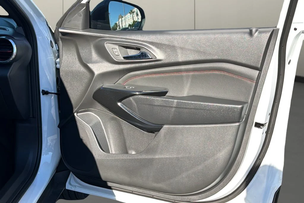 New 2026 Summit White Chevrolet 2RS image 16