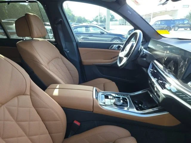 Used 2025 Mineral White Metallic BMW M60i image 8