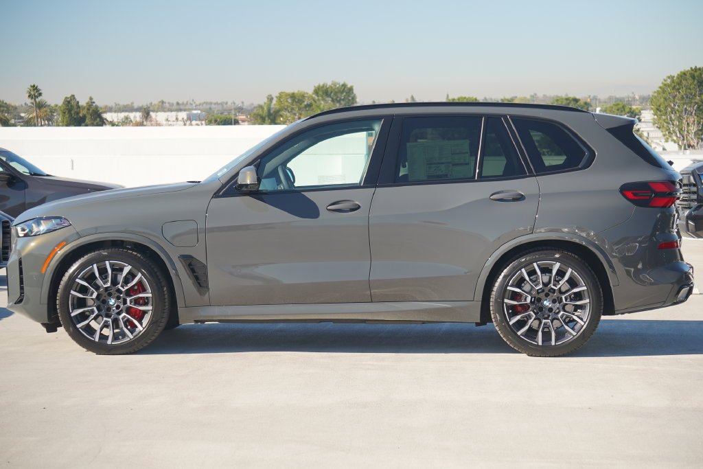 Used 2026 Dravit Gray Metallic BMW xDrive50e image 4