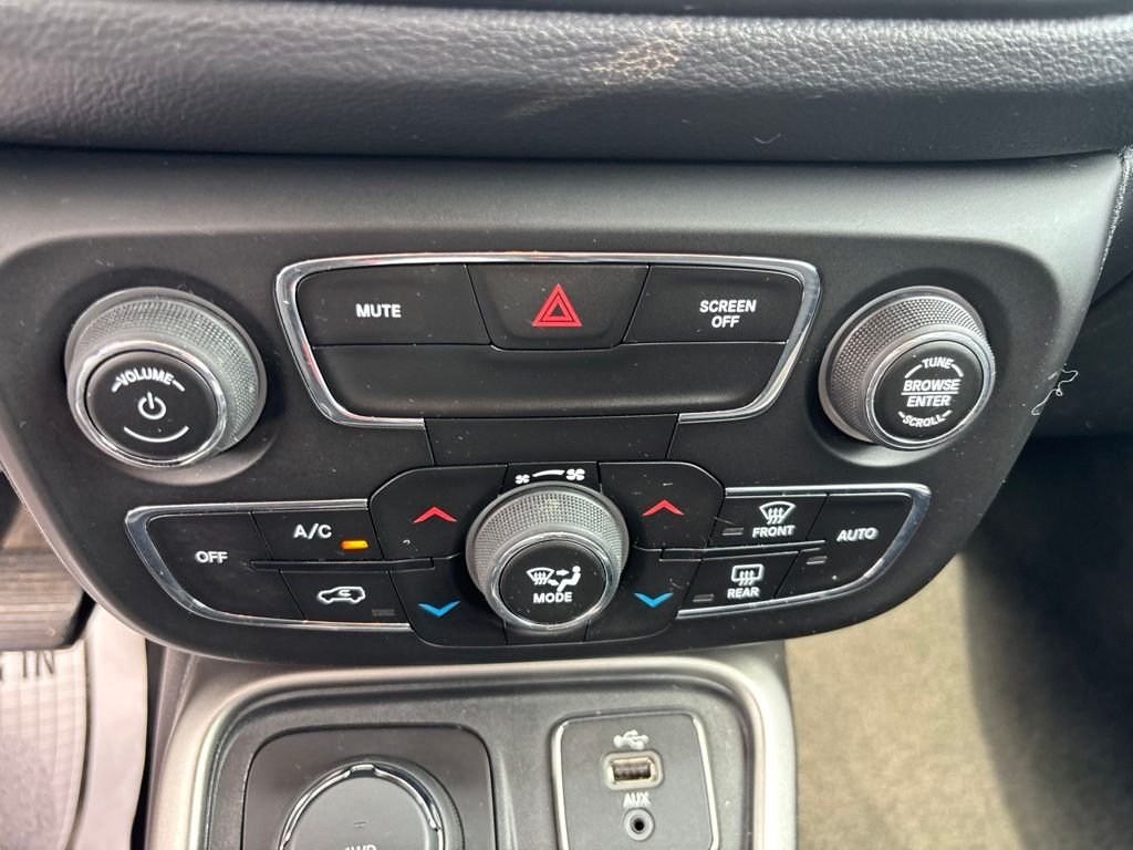 Used 2017 Gray Jeep Latitude image 26