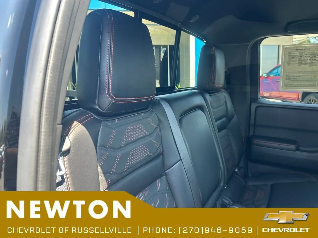 Used 2025 Black Nissan PRO-X image 28