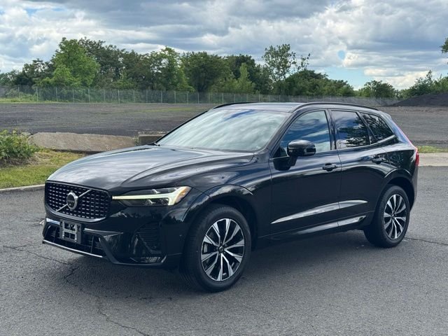 2023 Volvo XC60 B5 Plus Dark Theme AWD's photo