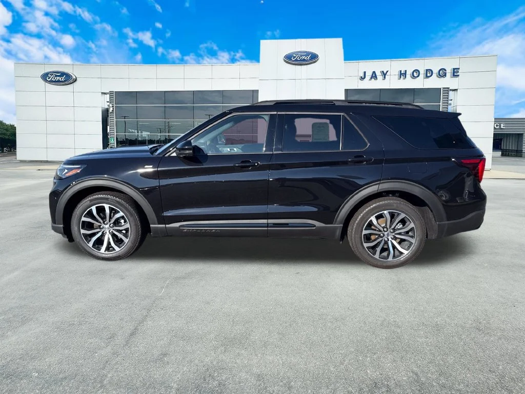 New 2026 Agate Black Metallic Ford ST-Line image 3