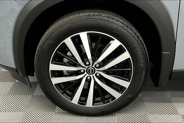Used 2025 Boulder Gray Pearl Nissan Platinum image 10
