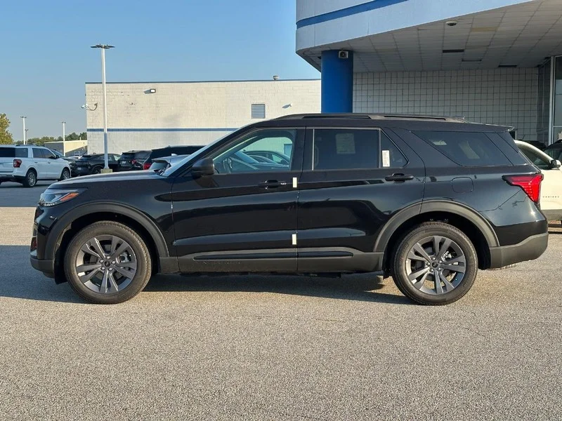 New 2026 Agate Black Metallic Ford Active w/100A Pkg 4WD image 2