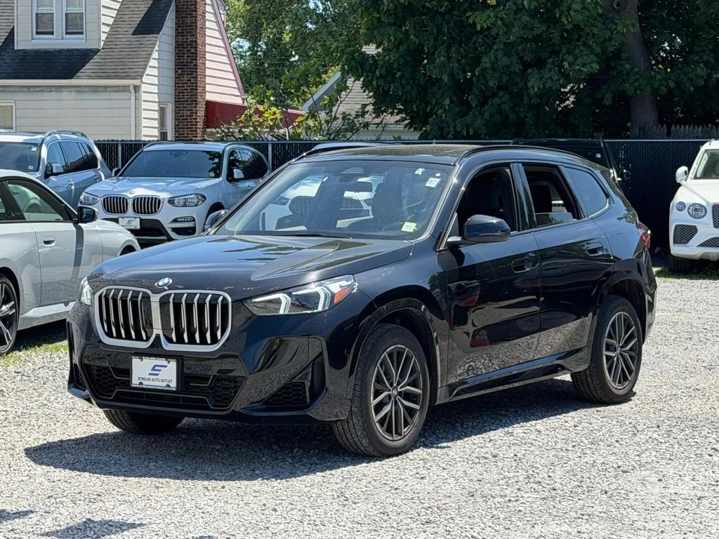 Used 2026 Black BMW xDrive28i image 3