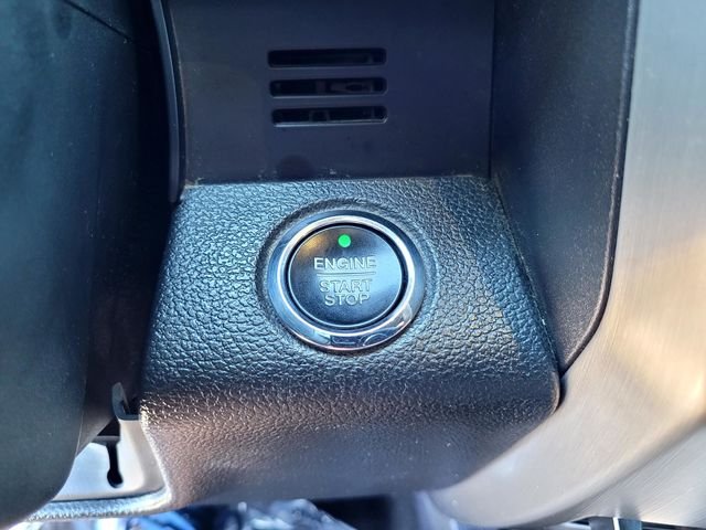 Used 2015 White Ford Platinum image 19
