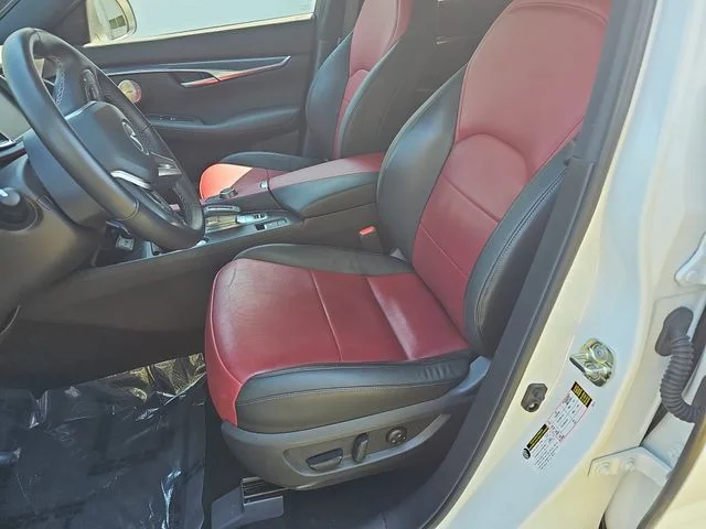 Used 2025 White INFINITI SPORT image 15