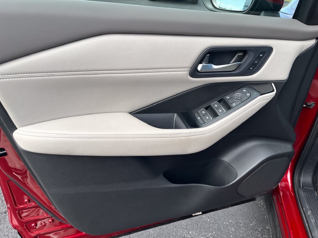Used 2023 Red Nissan SL image 11