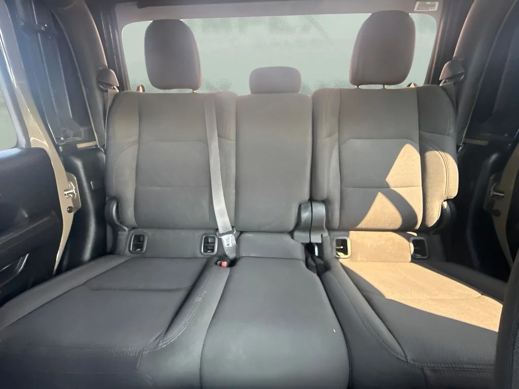 Used 2020 Green Jeep Sport image 6