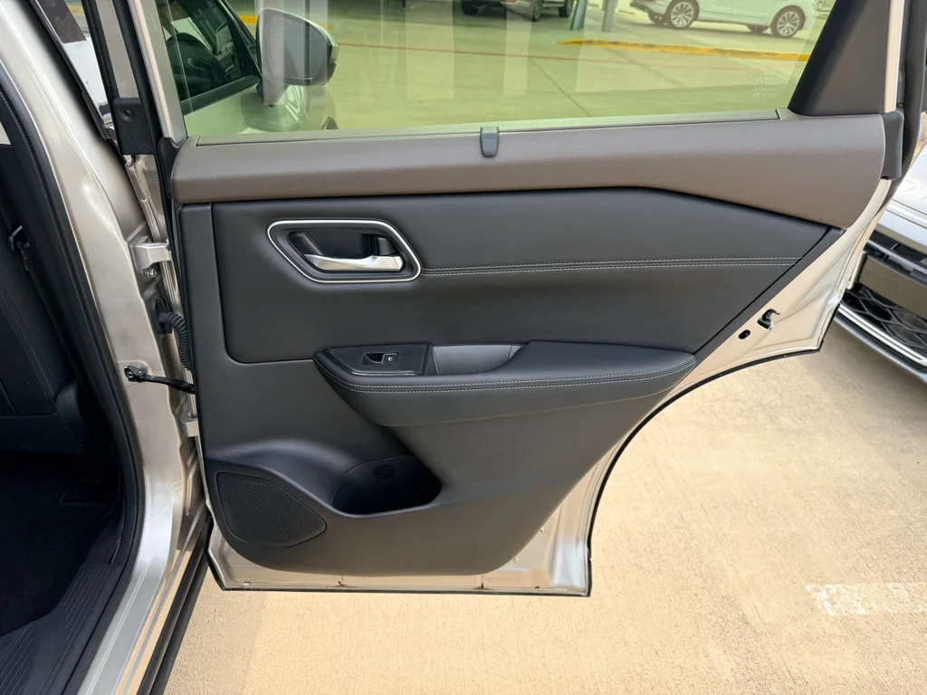 Used 2023 Champagne Silver Metallic Nissan Platinum image 29