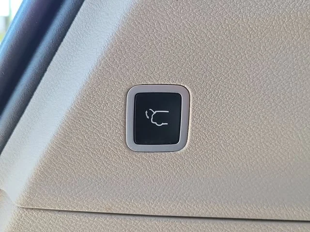 Used 2023 White Chrysler LX image 6
