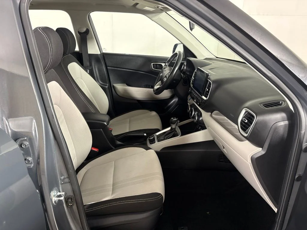 Used 2025 Gray Hyundai SEL image 18