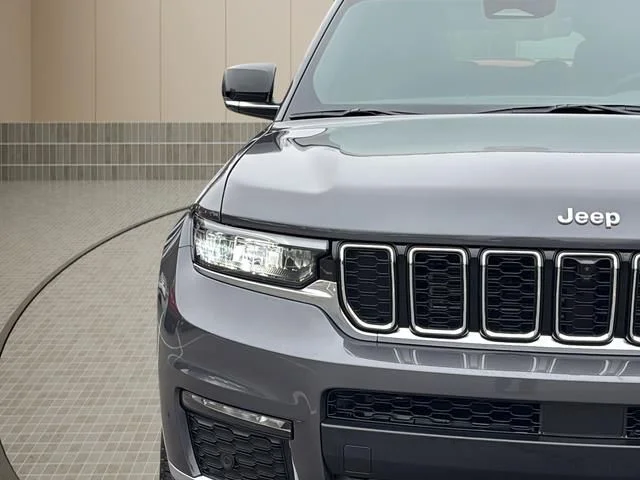 New 2025 Gray Jeep Limited image 11