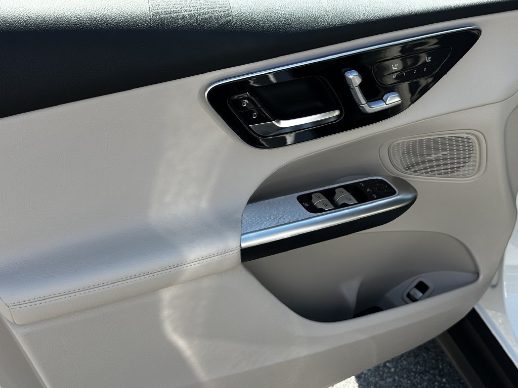 New 2027 Polar White Mercedes-Benz GLC 300 image 48