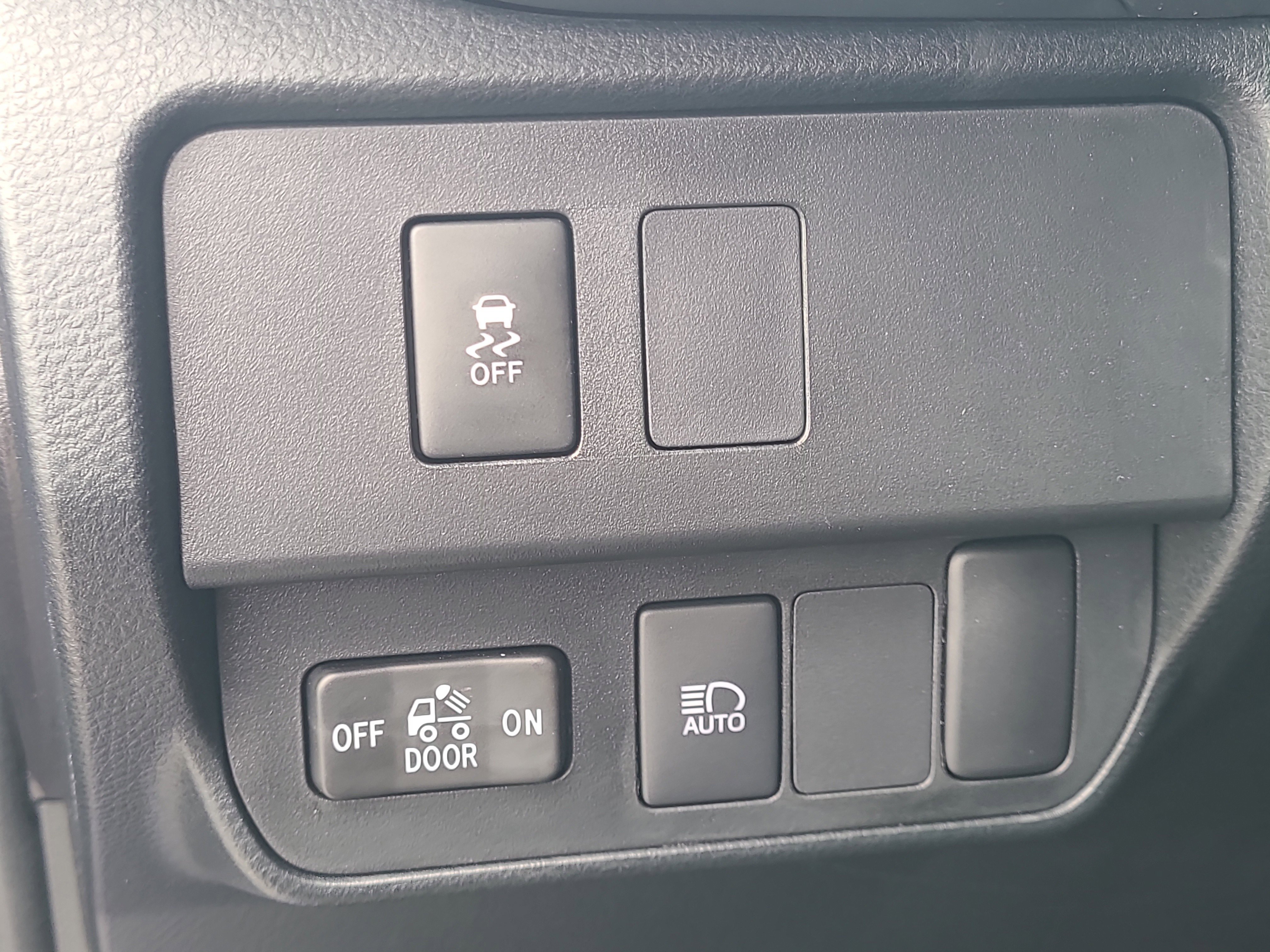 Used 2023  Toyota  image 19
