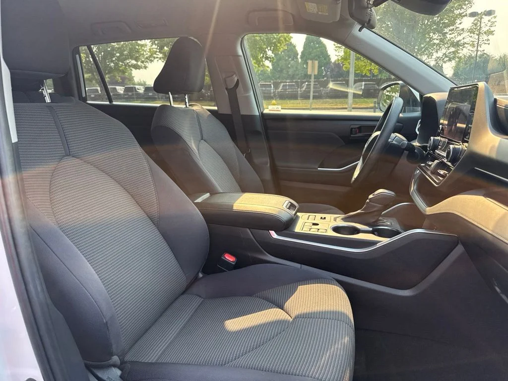 Used 2023 Pearl Toyota L image 22
