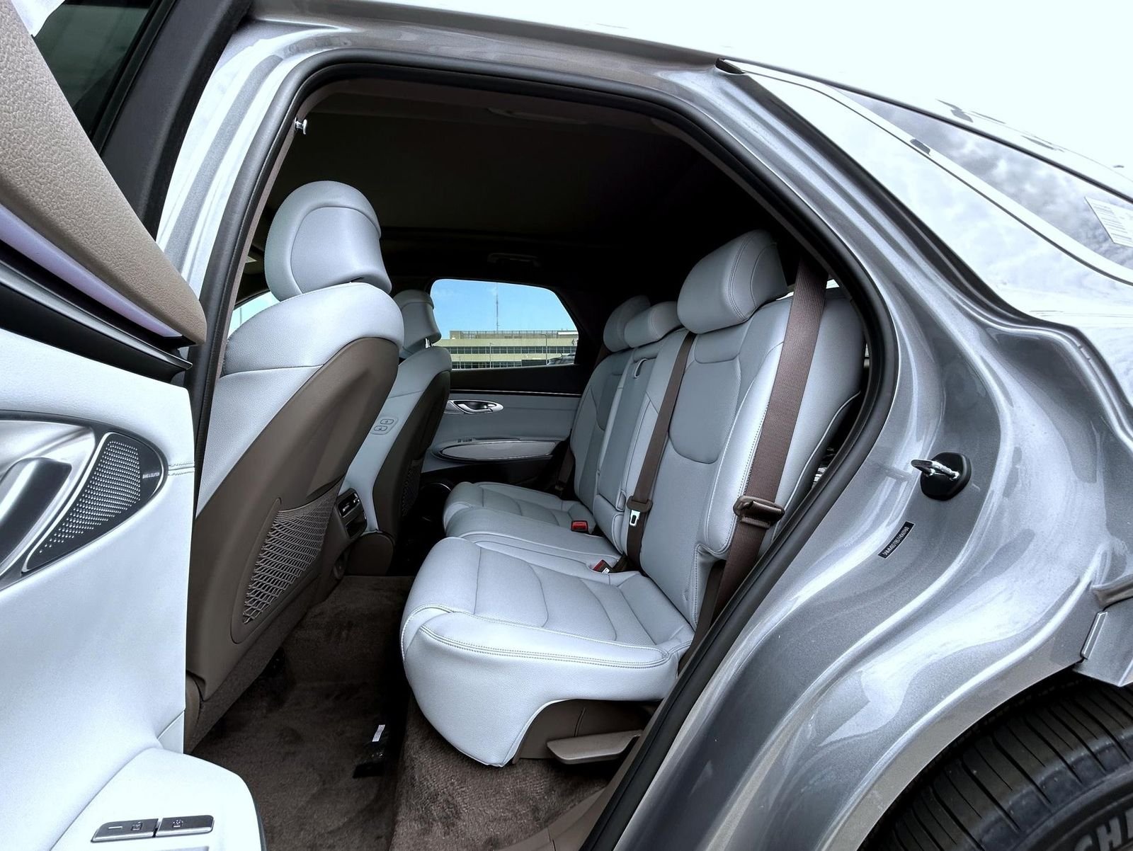 New 2026 Silver Genesis 2.5T Advanced image 19