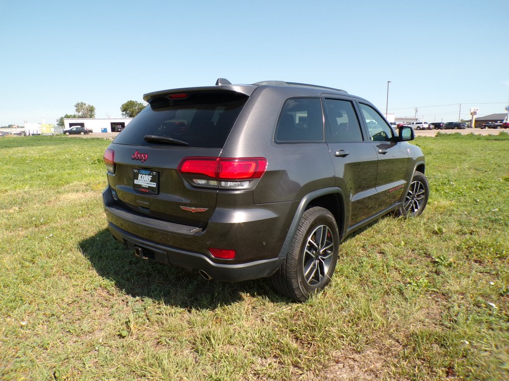 Used 2021 Granite Crystal Metallic Clearcoat Jeep Trailhawk image 5
