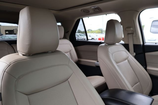 Used 2021 White Metallic Ford Limited image 18