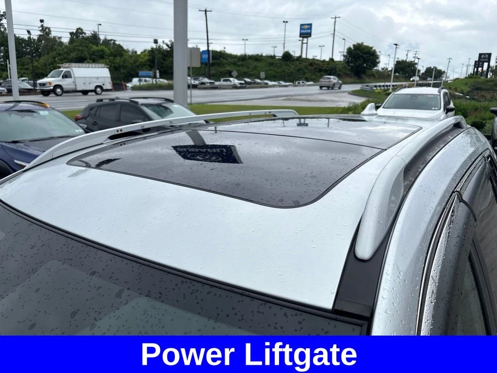 Used 2017 Silver Nissan SL image 10