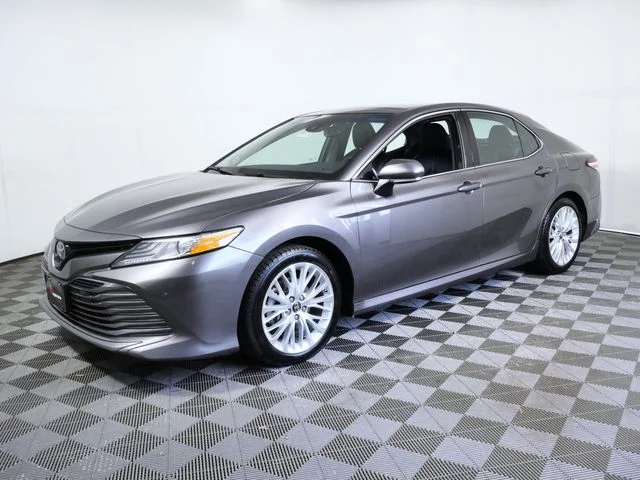 Used 2018 Gray Toyota XLE image 5