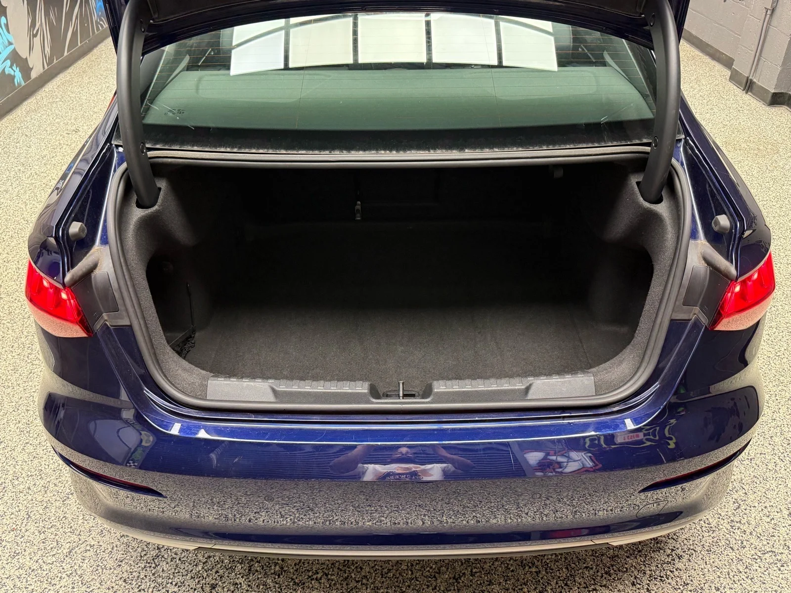 Used 2024 Navarra Blue Metallic (2d2d) Audi Premium 40 TFSI image 30