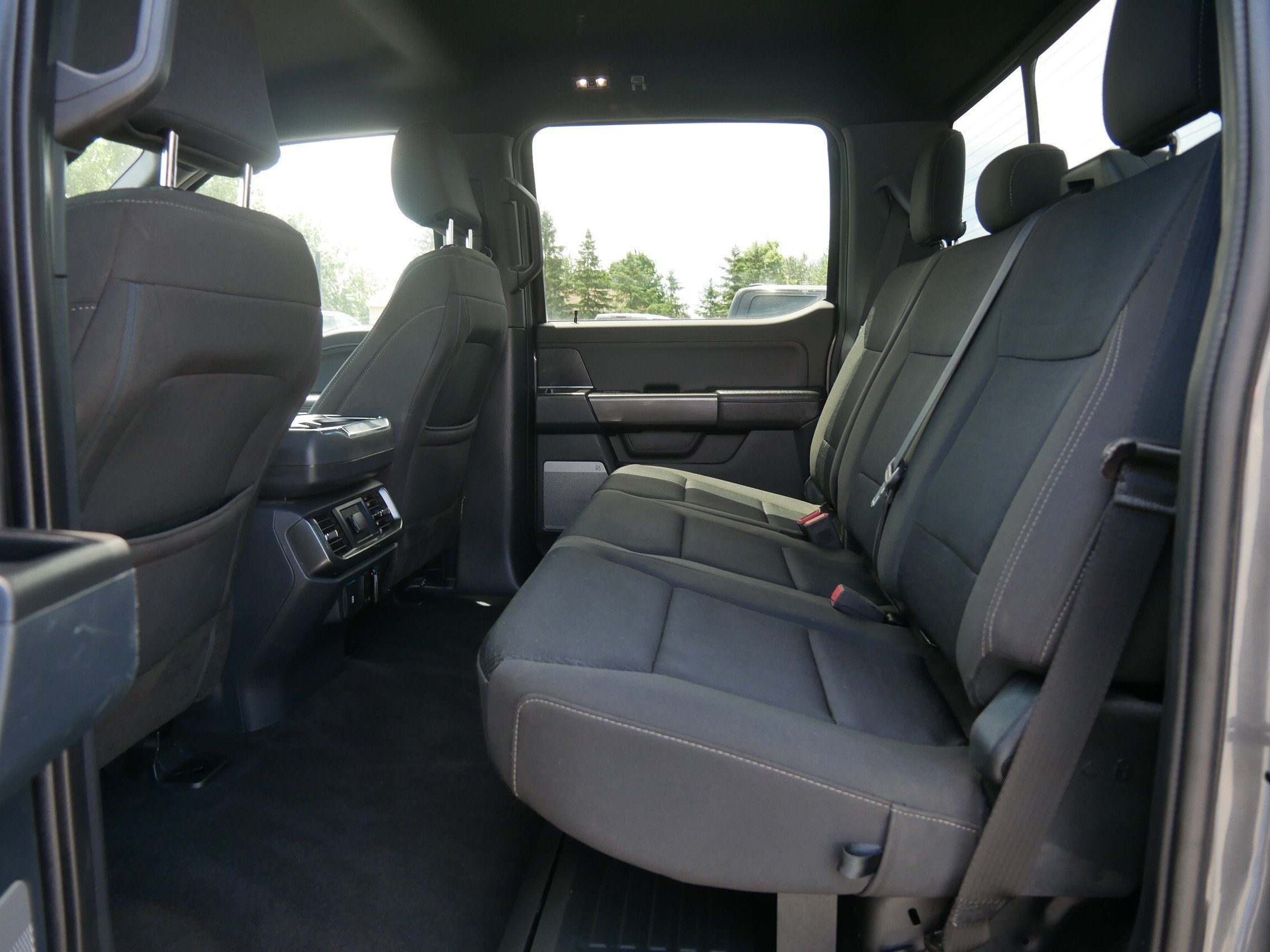 Used 2023 Gray Ford XLT image 11