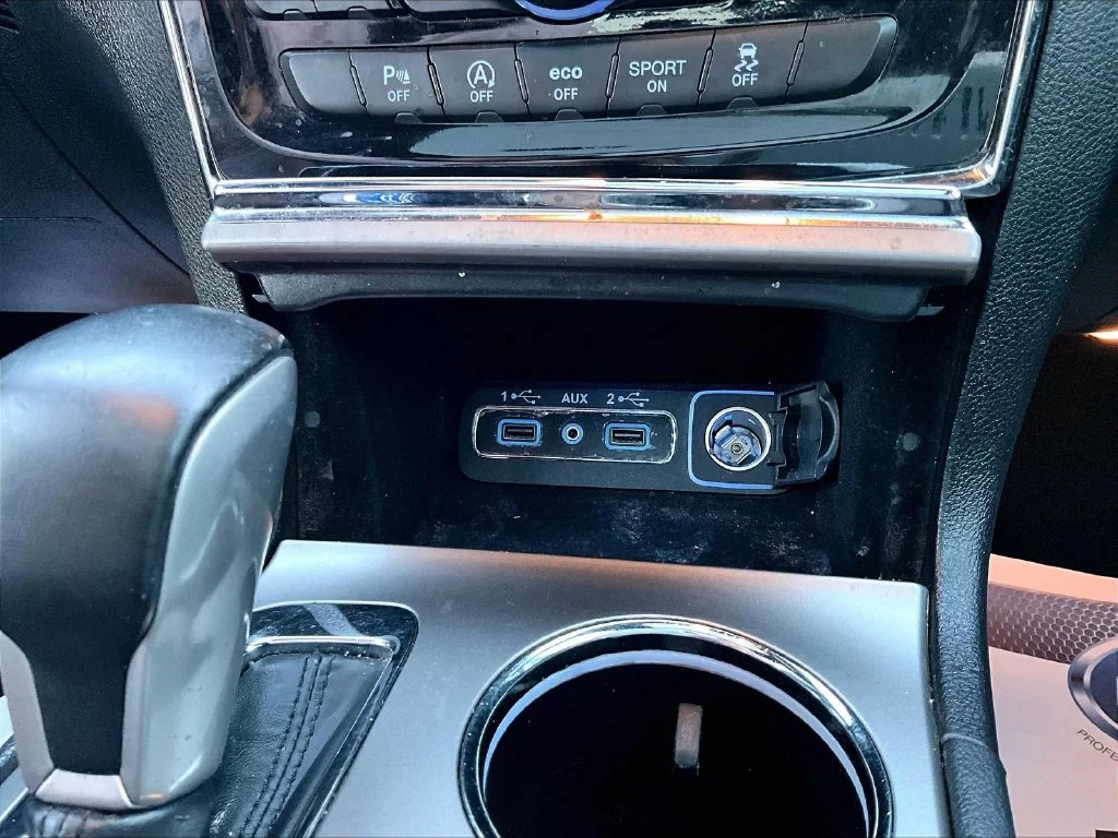 Used 2020 White Jeep Limited image 33